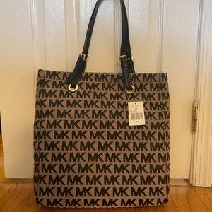 NWT - Michael Kors Jet Set Canvas Tote